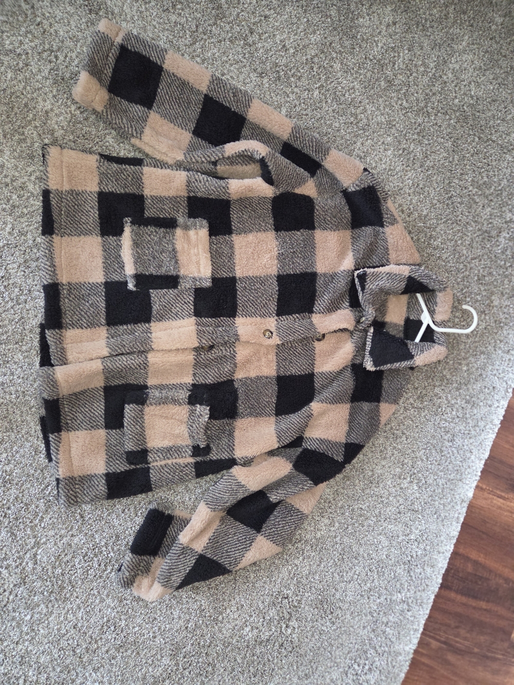 Womens size xl black amd tan plaid fleece cozy Shacket with buttons